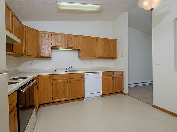 Bridgeport Apartments ; 1 Bdrm - Kitchen