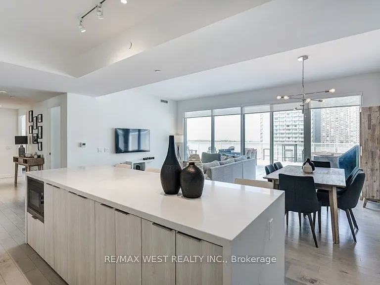 15 Queens Quay E #1006 — Photo 9