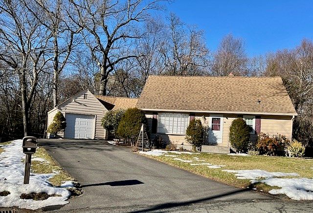 1st image of 83 Old Farm Rd