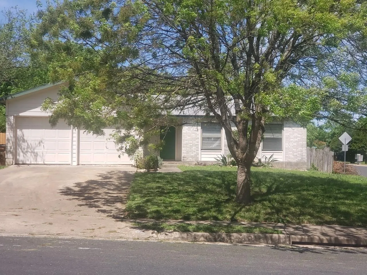 3 bed, 1425 sqft, $2,100 — Photo 2