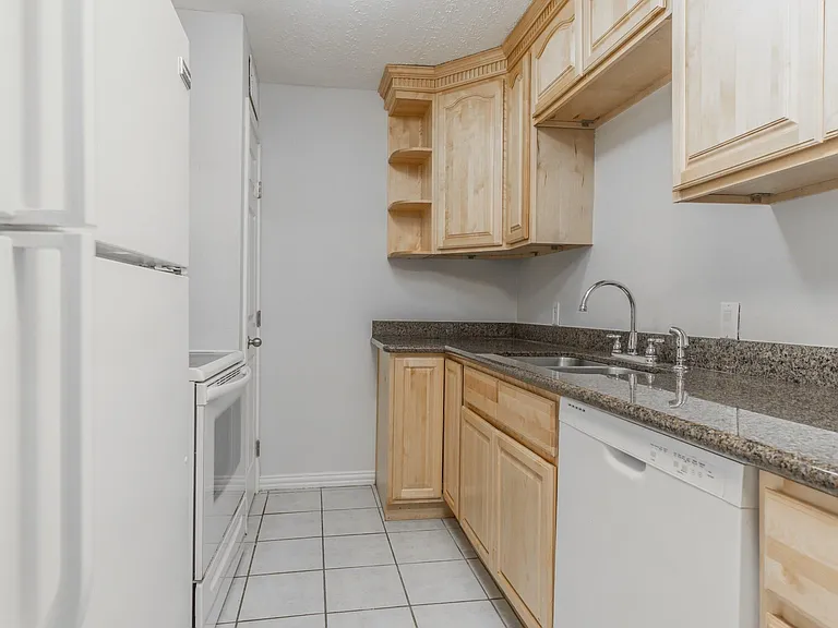 600 19th St #7 — Photo 9