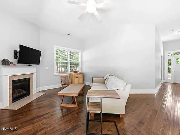5th image of 100 Hickory Circle