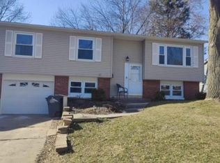 3604 Clover Hills Dr, Bettendorf, IA 52722