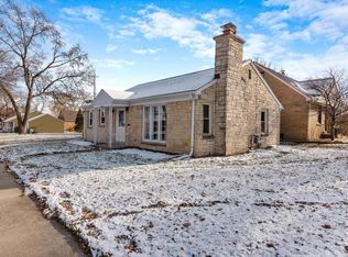 3735 W Lakefield Dr, Milwaukee, WI 53215