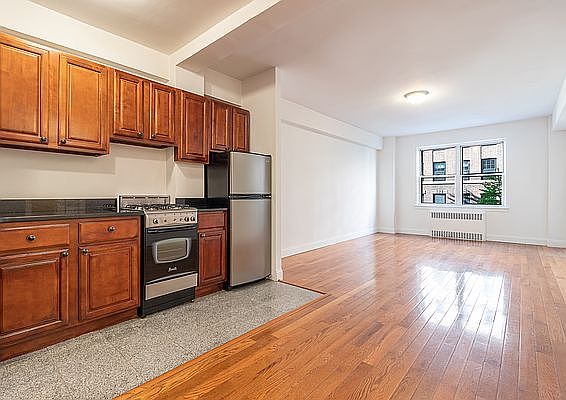 1st image of 11 E 88th St APT 3B