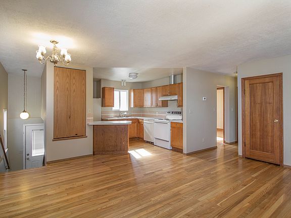 4th image of 10807 E Fairview Ave