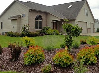 2944 Longview Ln, Suamico, WI 54173