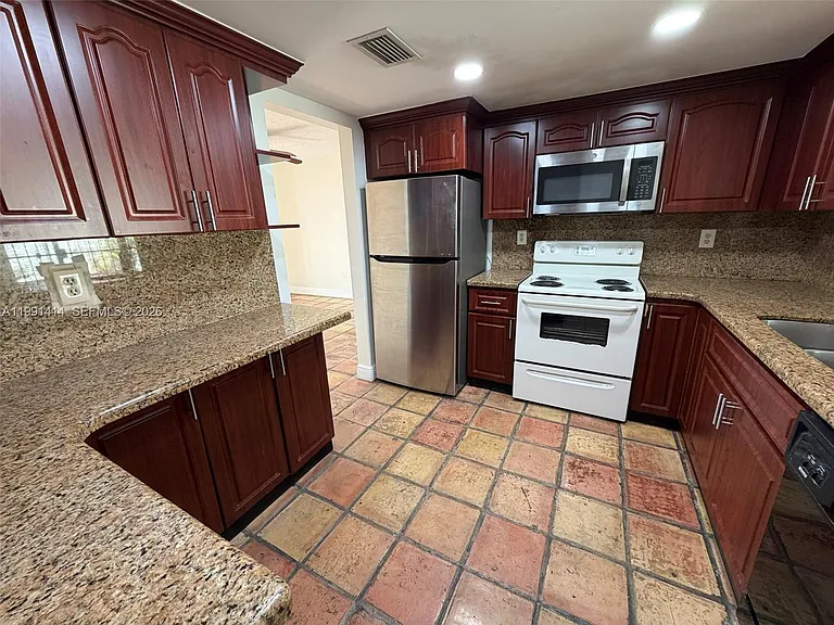 1221 SW 124th Ct #26 — Photo 8
