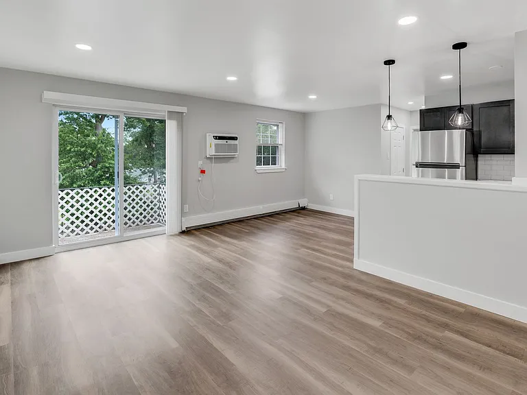 Primavera Square Apartments — Photo 4