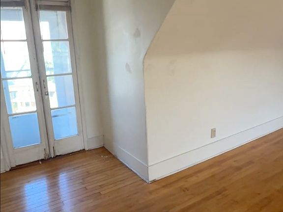 3rd image of 240 W Lakelawn Pl #10700030