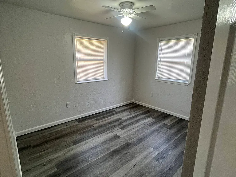 2406 NW 4th St — Photo 11