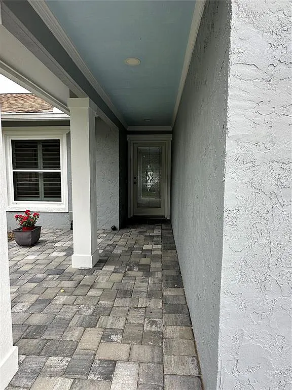 3 bed, 2.0 bath, 1301 sqft, $2,400 — Photo 2