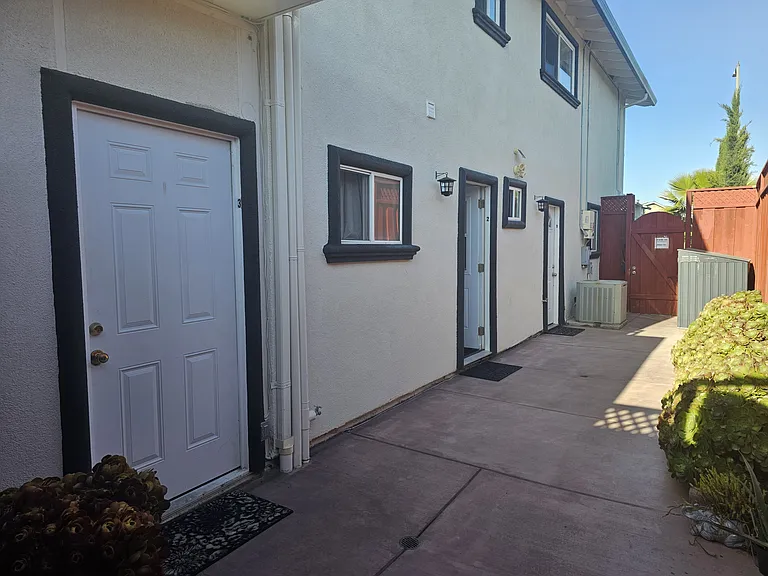 6013 Meridian Ave #2 — Photo 3