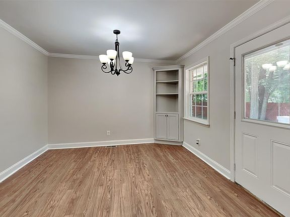4th image of 5584 N Hillsdale St