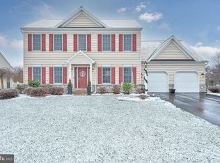 8 Manor Cir, Palmyra, PA 17078