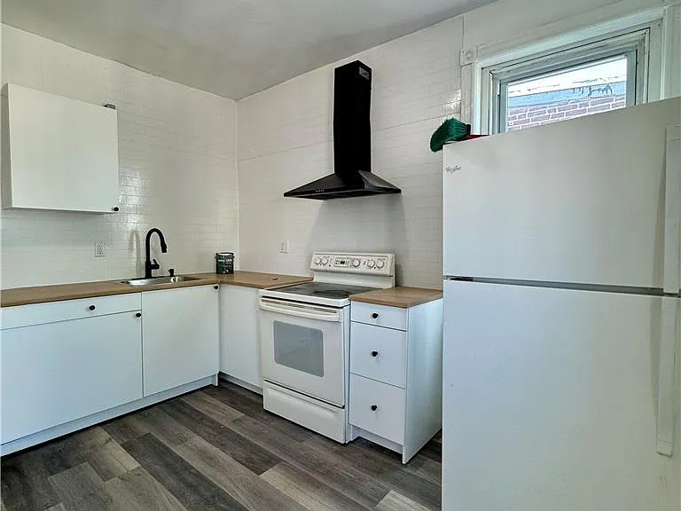221 N 15th St #2 — Photo 3