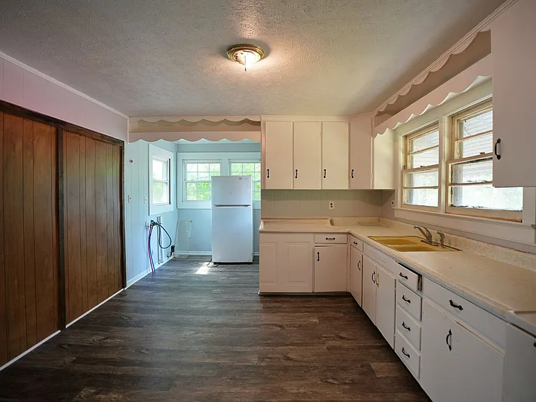 330 W 41st St — Photo 5