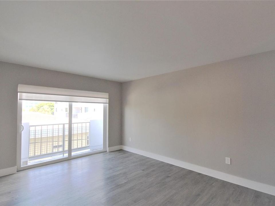 1st image of 1600 West Ave APT 305