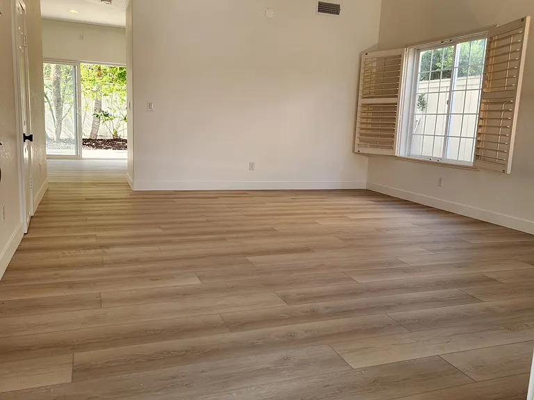 2246 Levante St — Photo 4