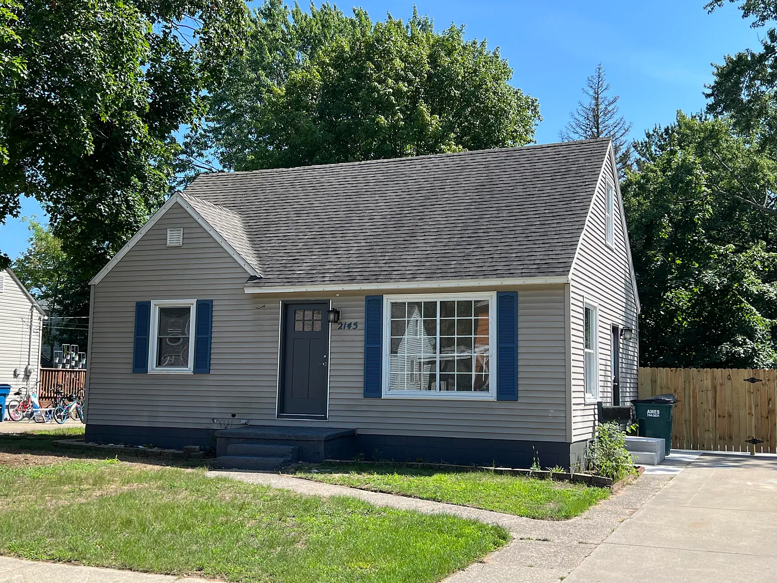 2145 Forest Hills Rd photo 1