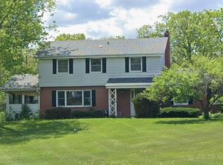 S41W33945 Hidden Valley Dr, Dousman, WI 53118
