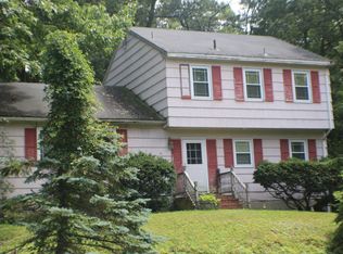 49 Sweetman Ln, West Milford, NJ 07480