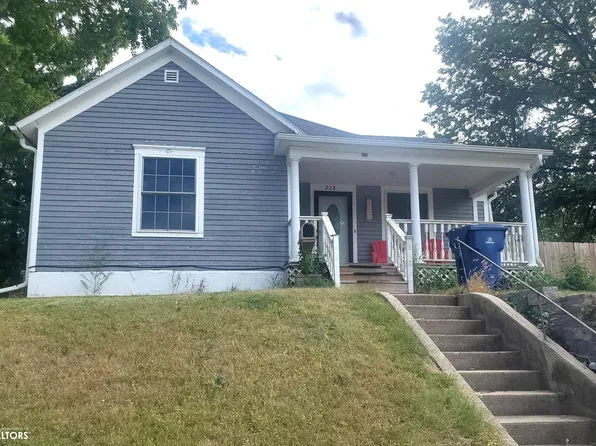 228 N 12th St, Denison, IA 51442