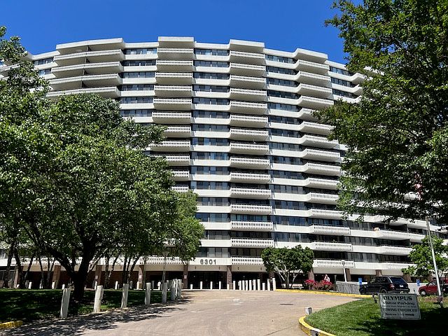 The Olympus Condominiums (Mid-rise Luxury)
