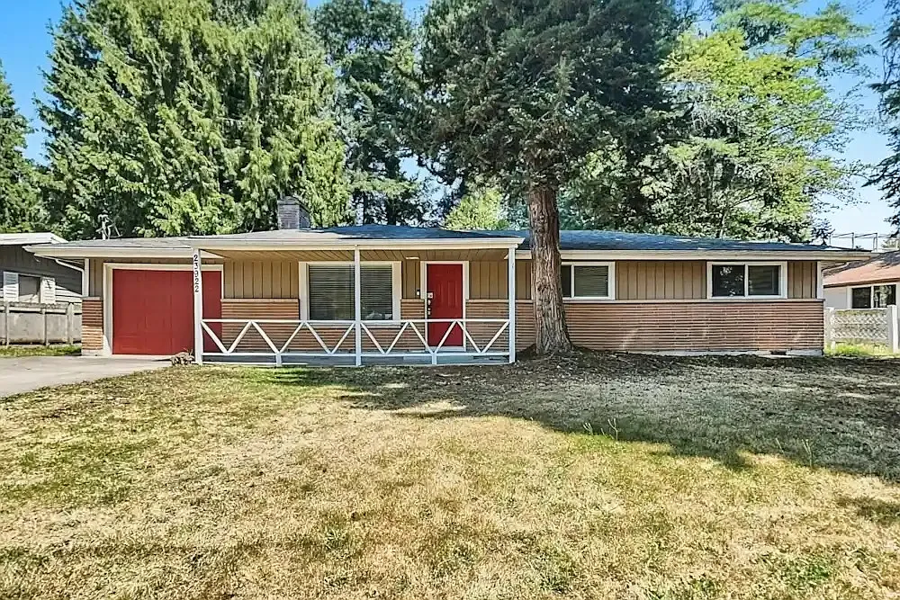 3 bed, 1.5 bath, 1720 sqft, $1,530 — Photo 1