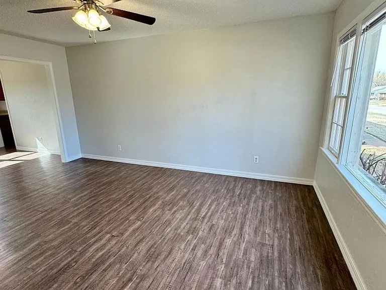 1812 Brighton Ave — Photo 4
