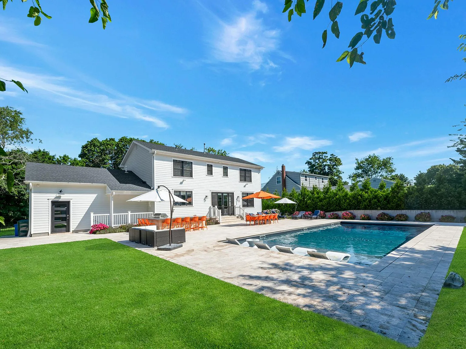 Luxurious Modern Home with Heated Pool. Bay Beach & Golf Nearby! — Photo 1