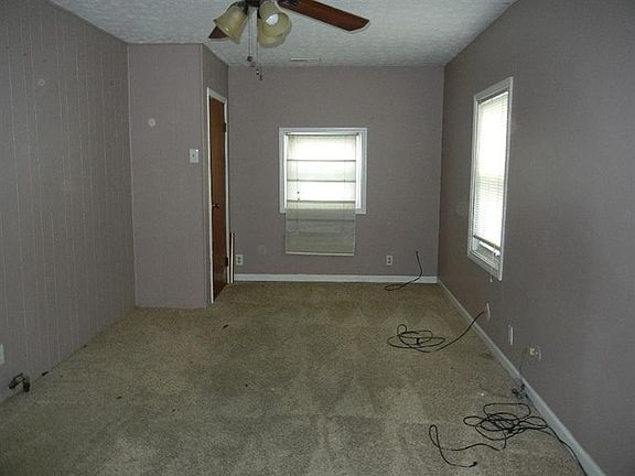 4th image of 2149 Marker Ave
