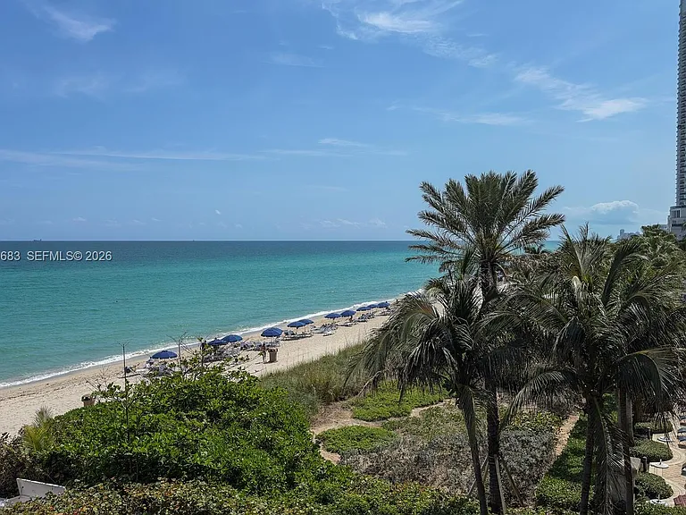 16275 Collins Ave — Photo 42