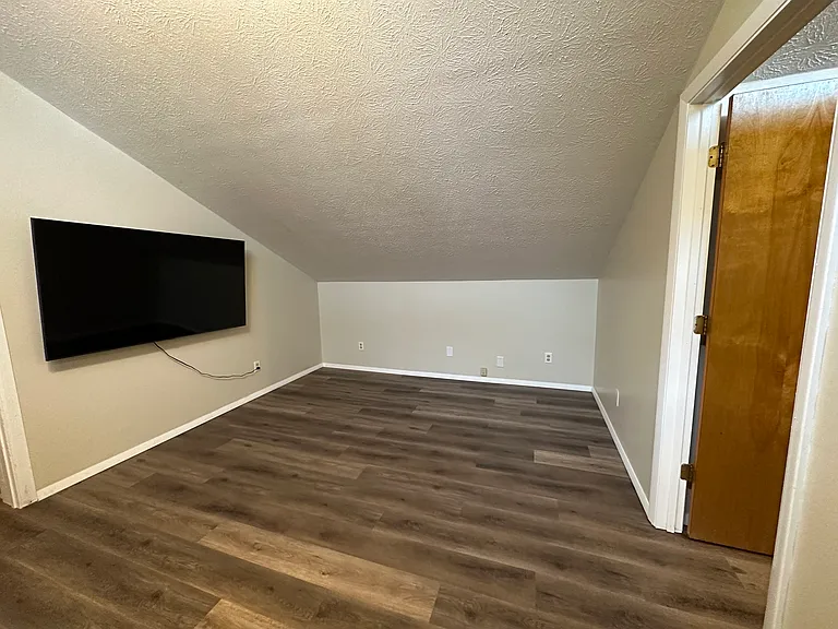 227 N Dicks St — Photo 26