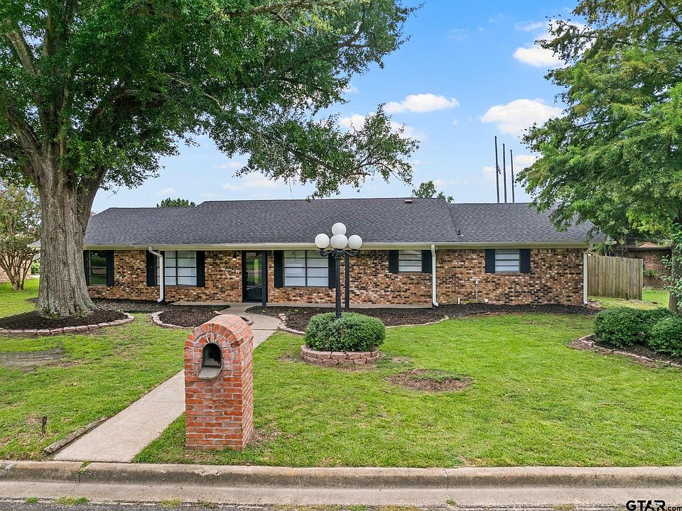 1st image of 404 Brookwood Dr