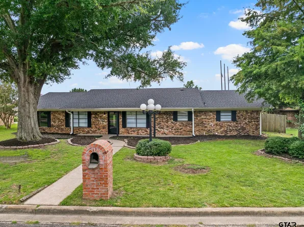 404 Brookwood Dr, Mount Pleasant, TX 75455