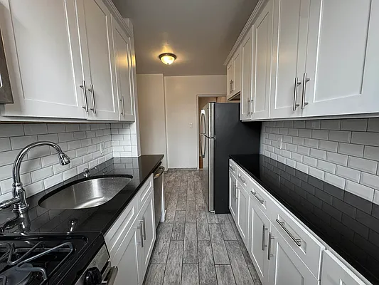 Rented by Hillel Realty Group | media 3