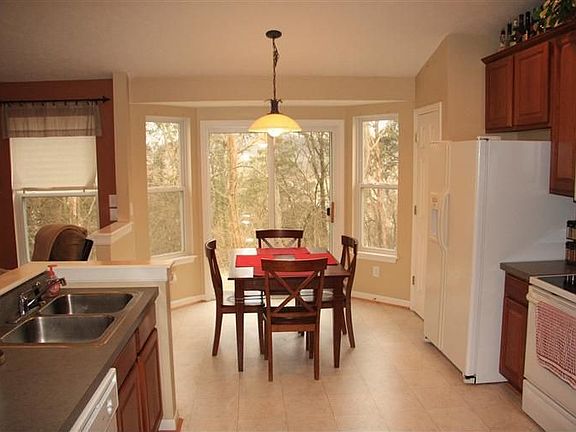 3rd image of 621 Valley Trails Dr