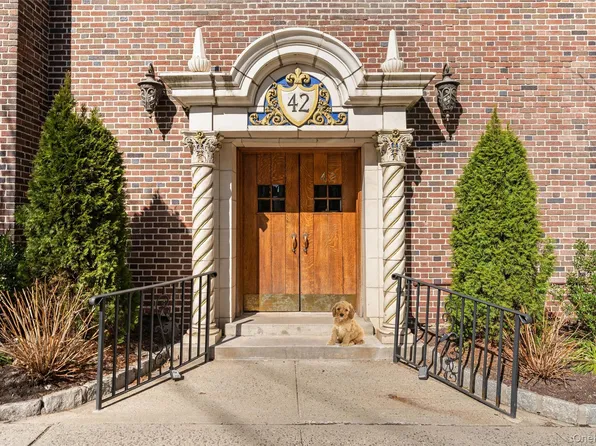 42 Pondfield W #6D, Bronxville, NY 10708
