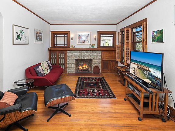 3rd image of 3557 Herman Ave
