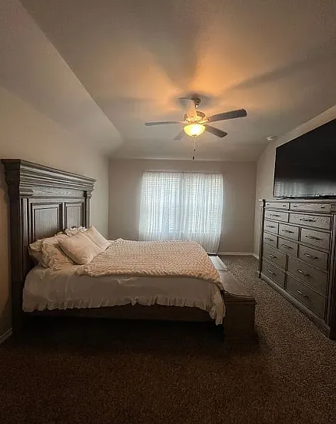 5 bed, 2000 sqft, $2,600 — Photo 4