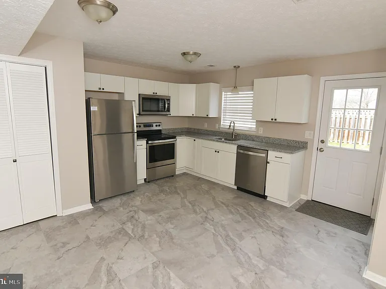 311 Willowbrook Ct — Photo 10