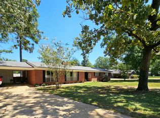 1110 Honeysuckle Rd, Magnolia, AR 71753