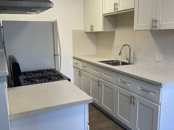 5th image of 1465 Henderson Ave APT 2