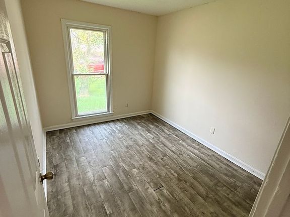 2nd image of 306 Willow St