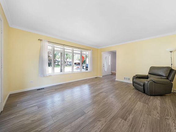 3rd image of 565 Liberty Ave