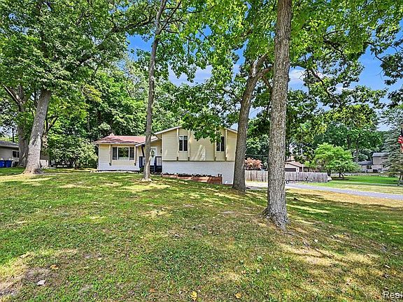 2nd image of 2104 Highfield Rd