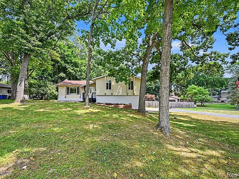 2104 Highfield Rd — Photo 2