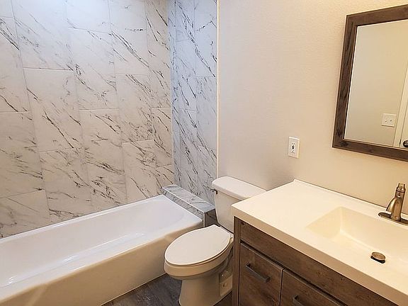 Fully renovated hall bath