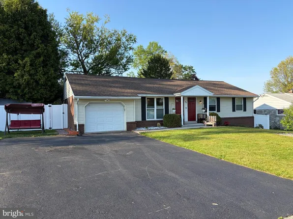 825 Darby Ln, Lancaster, PA 17601